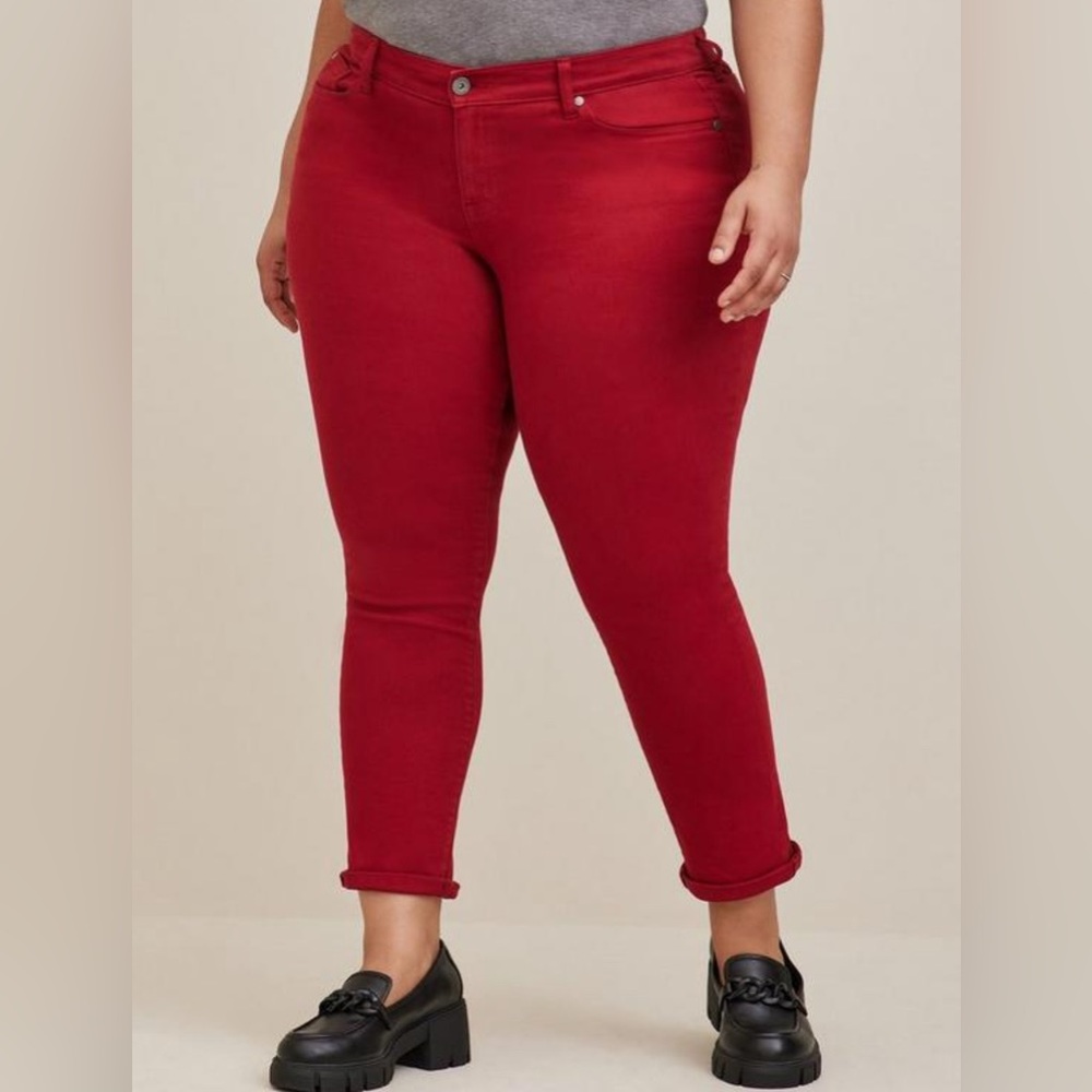 New With Tag Torrid Boyfriend Straight Mid-Rise Jean
